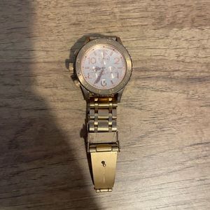 Women’s Rosegold Nixon watch